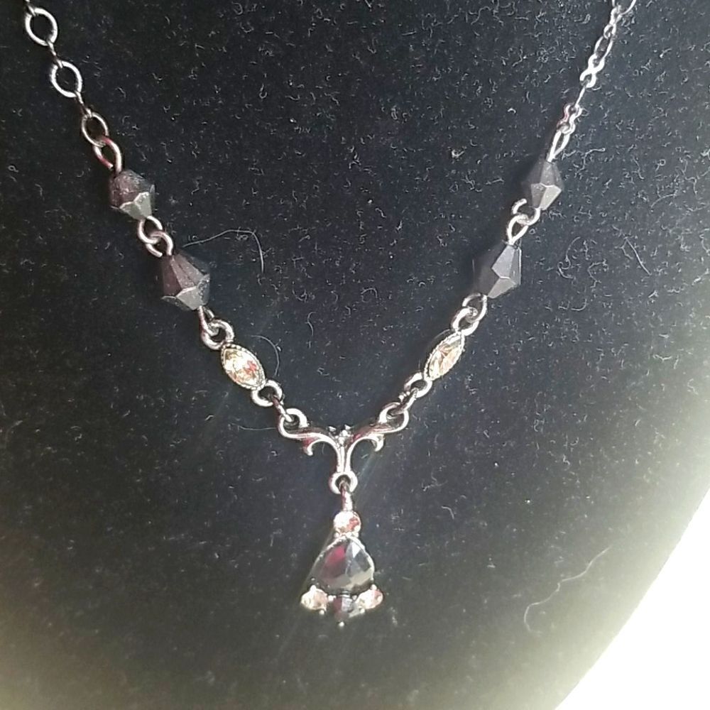 1928 Jewelry Company Petite Pendant
